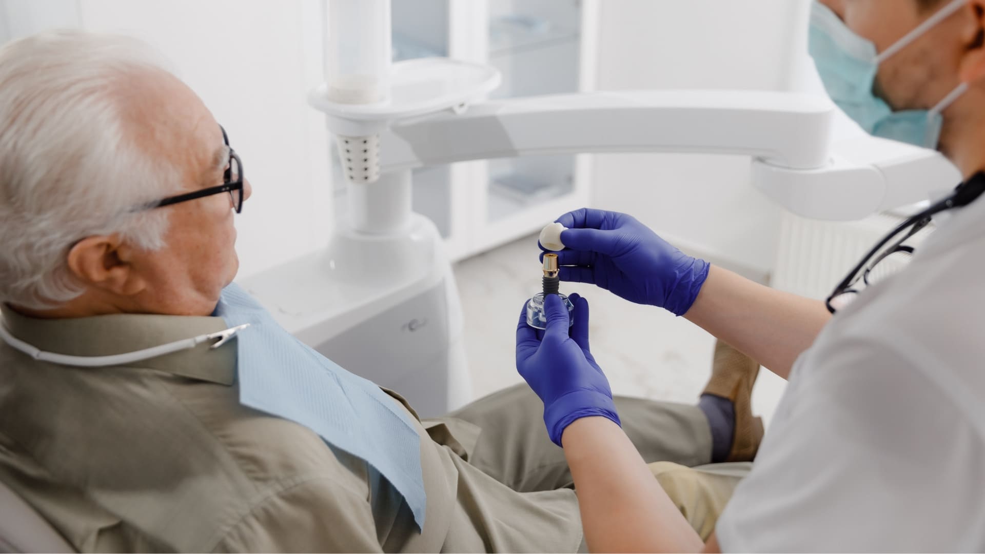 implantes dentales sevilla